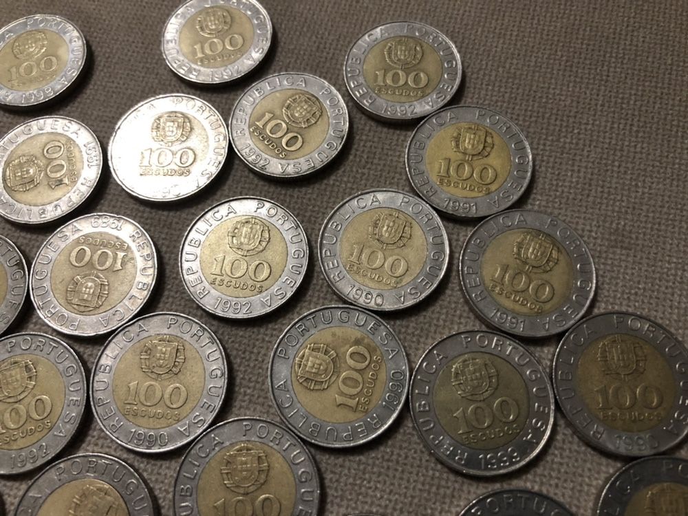 Lote 35 moedas antigas de 100 escudos