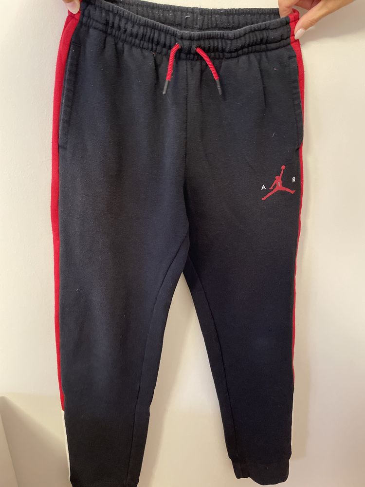 Calças Nike Air Jordan pretas e vermelhas