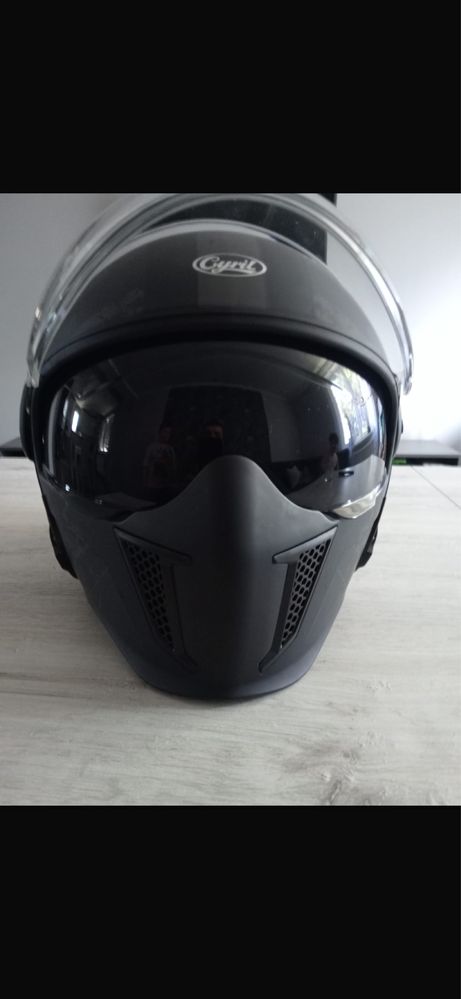 Kask marki Cyril
