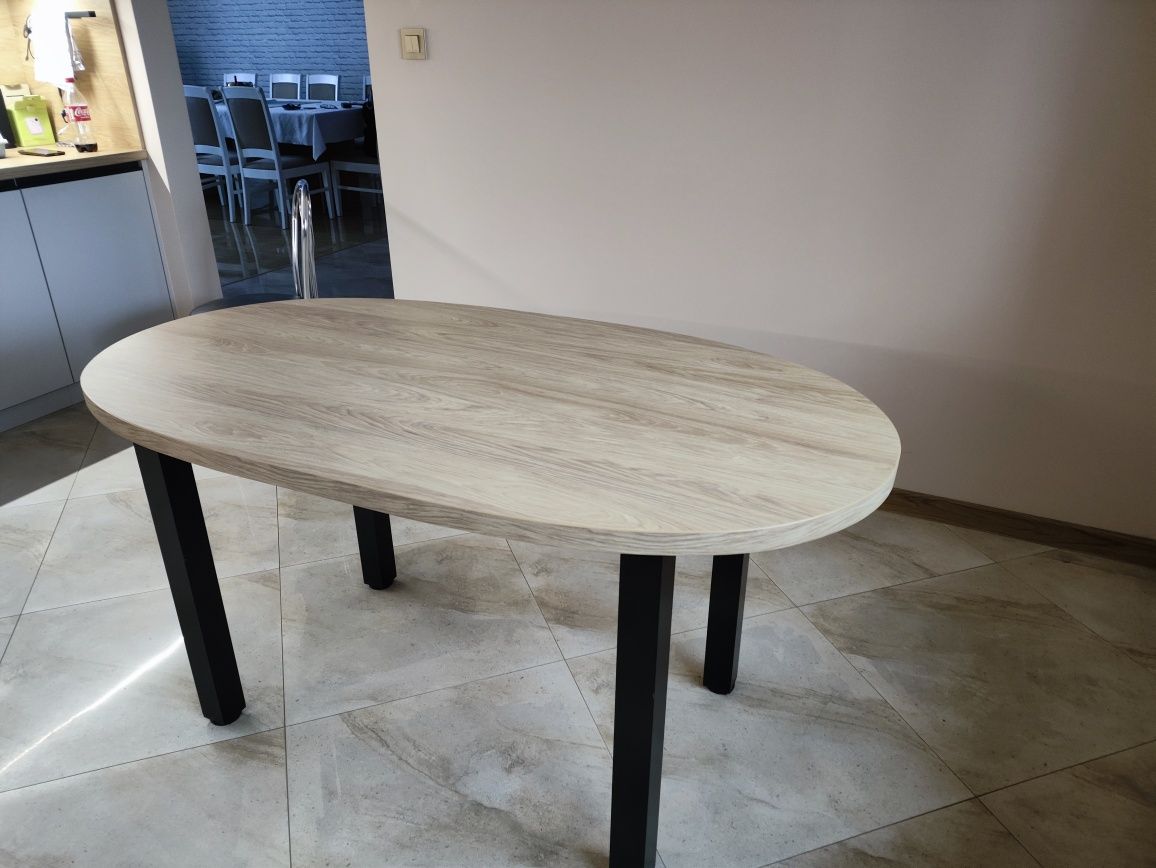 Stół owalny kuchenny