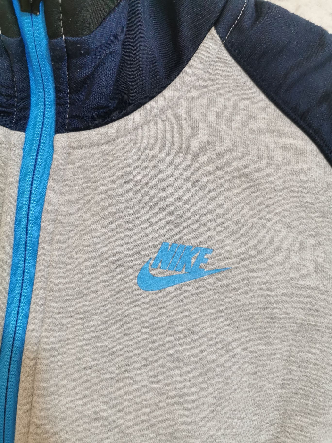 Szara bluza nike