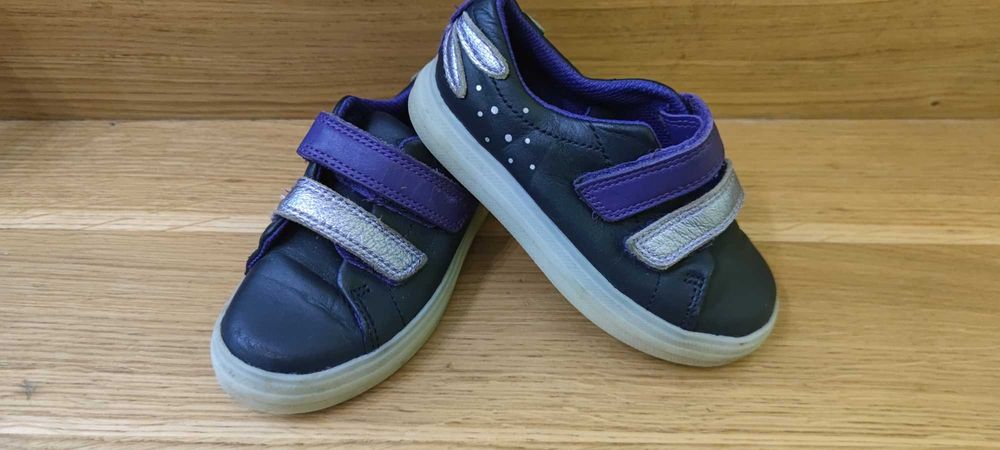 Jak nowe 25 26 Clarks skóra buty sportowe adidasy dla dziewczynki