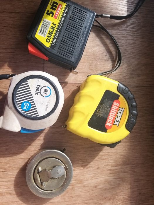 Уровень,    замок, пилка ,рулетки ,вольтметр