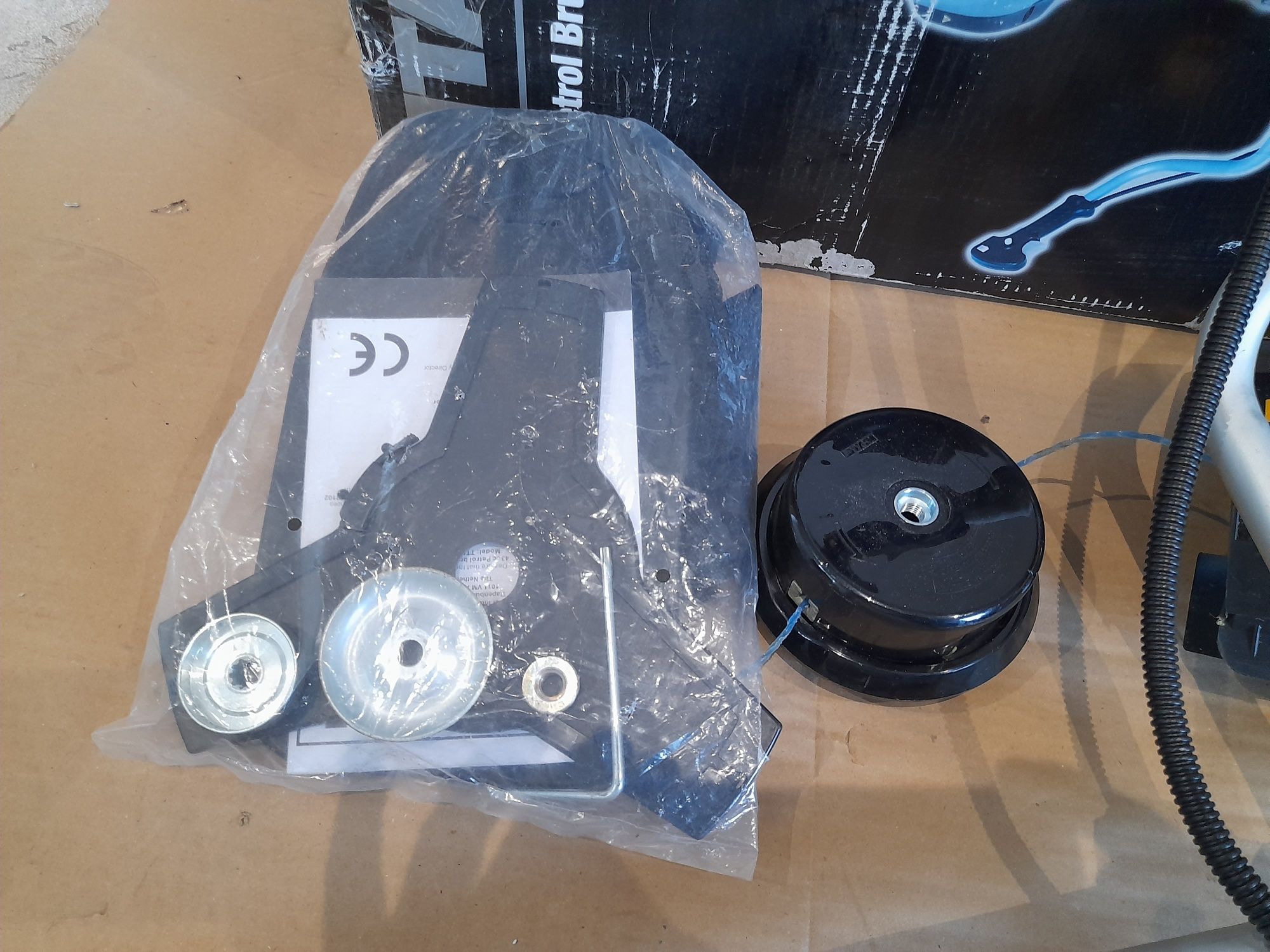 Kosa  Podkaszarka spalinowa TITAN 43ccm 2w1 Jak Nowa