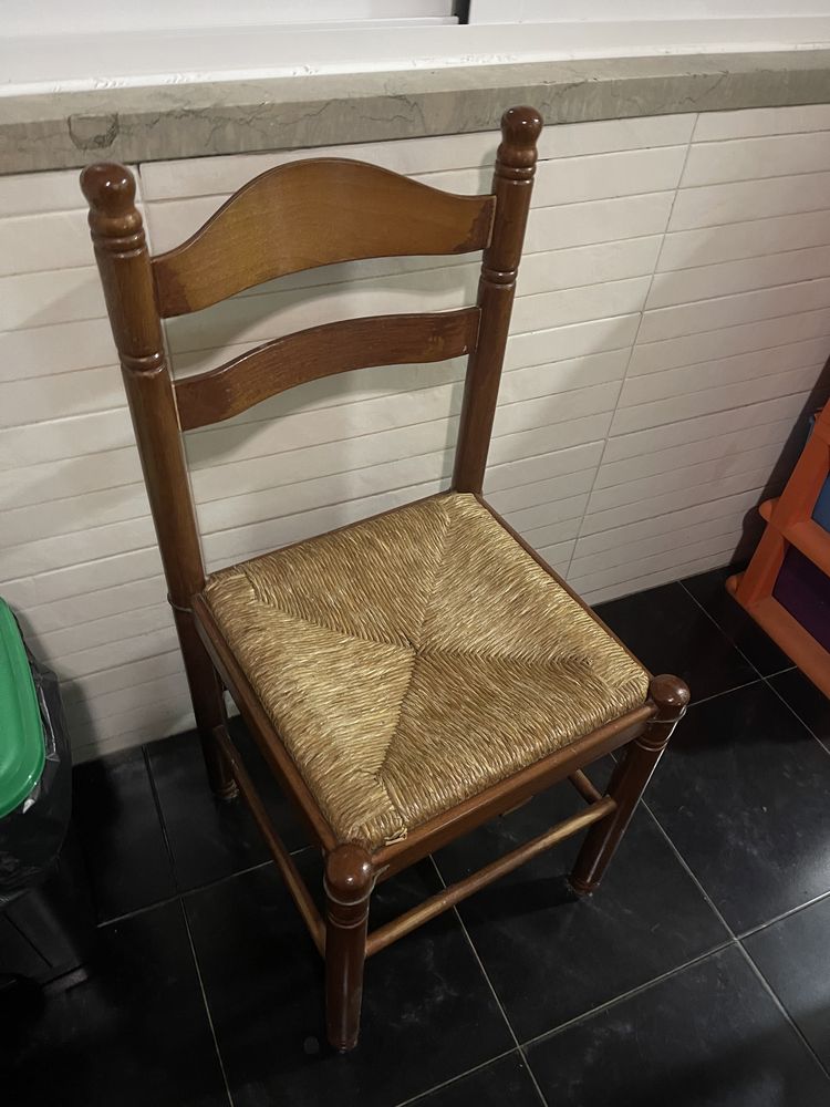 Mesa e cadeiras madeira maciça