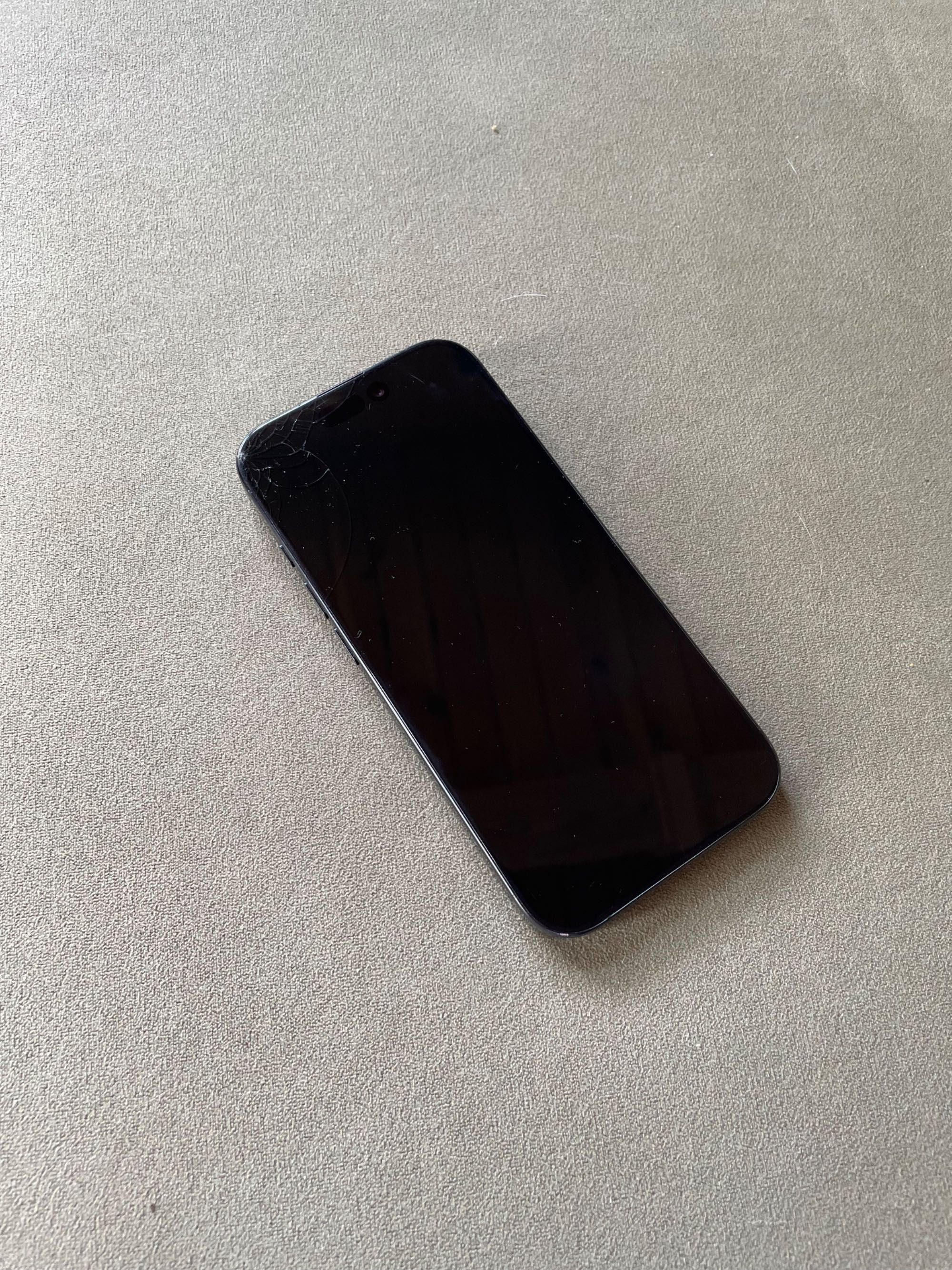 iPhone 16PRO Stłuczony Ekran