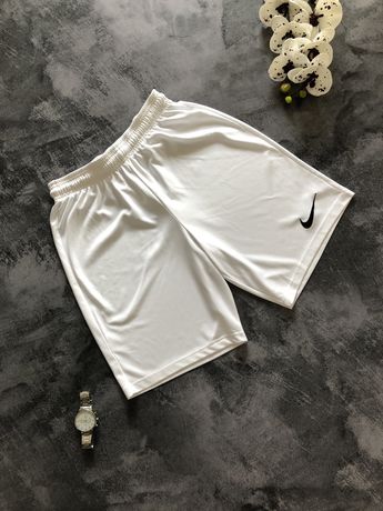 Шорты белые Nike