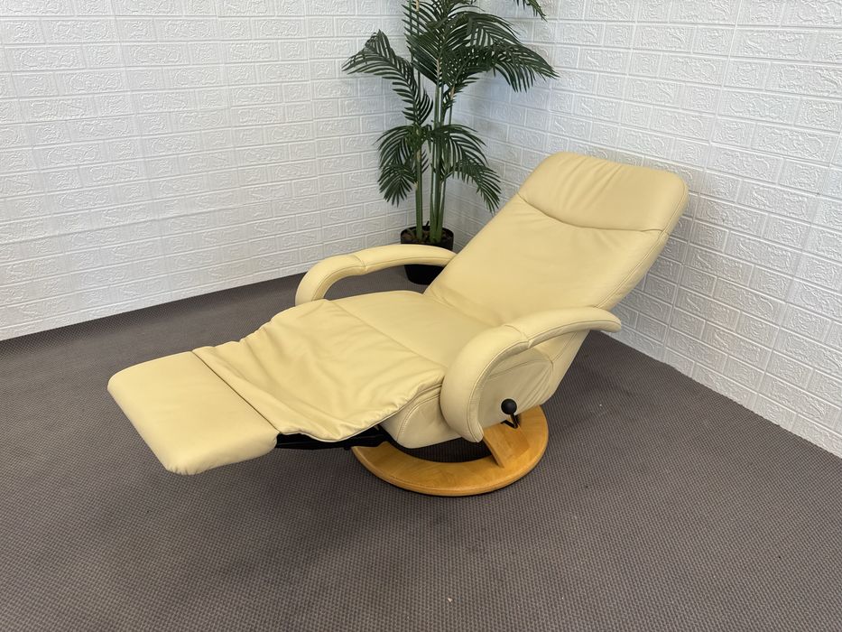 Шкіряне крісло реклайнер