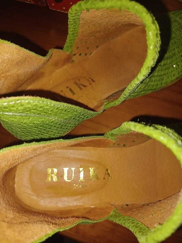 Botins verdes em pele da Ruika