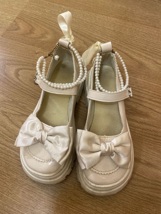 гарні туфлі з бантиками , продам терміново!!