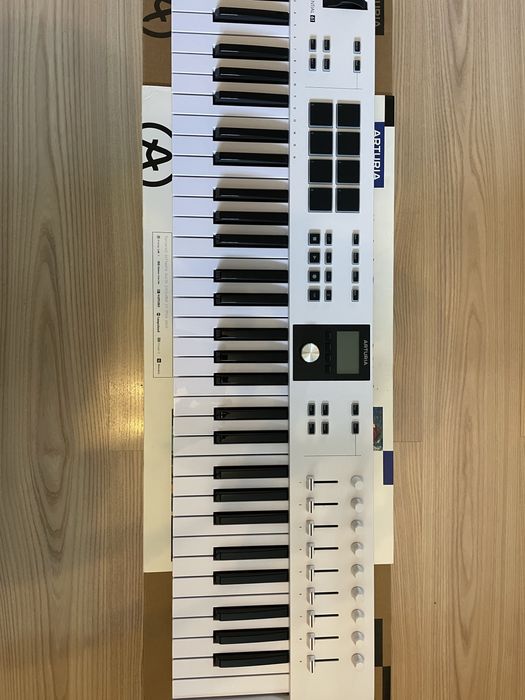 Arturia Keylab Essential 61mk3 white klawiatura sterująca