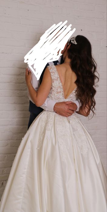 Королівська весільна сукня