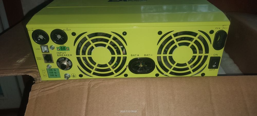 Майже новиий гібридний інвертор  EAsun power 3 кВт . 24 вольта.