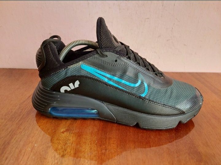 Кросовки фірми nike air max оригінал 

Розмір по бірці:
Us 9.5 UK