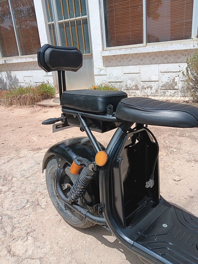 Vendo por 800€/ ou troco por motorizada 50cc a meu gosto