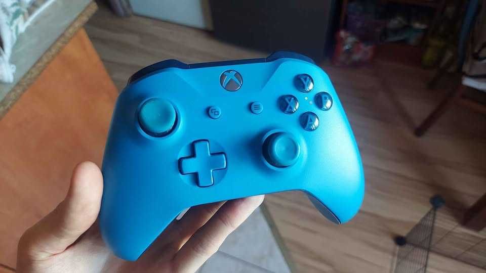 Pad Xbox One/Series – oryginalny, Bluetooth, PC/telefon, jak nowy