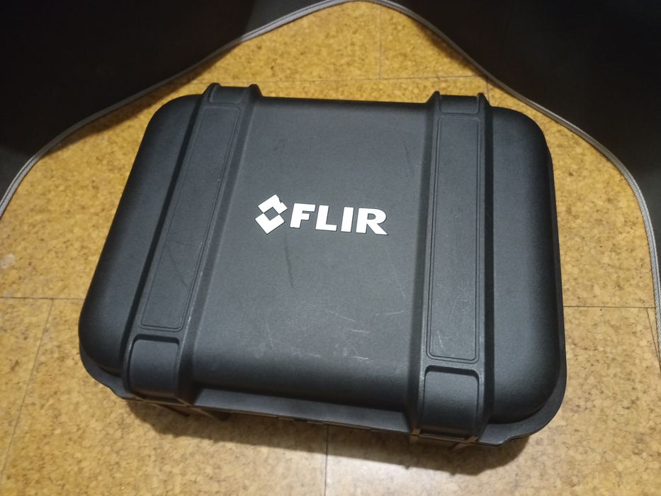 Kamera termowizyjna FLIR E4 z wifi