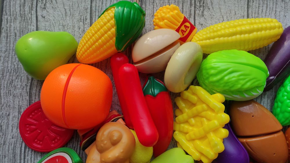 Дитячі овочі фрукти випічка та інша їжа пластмасові