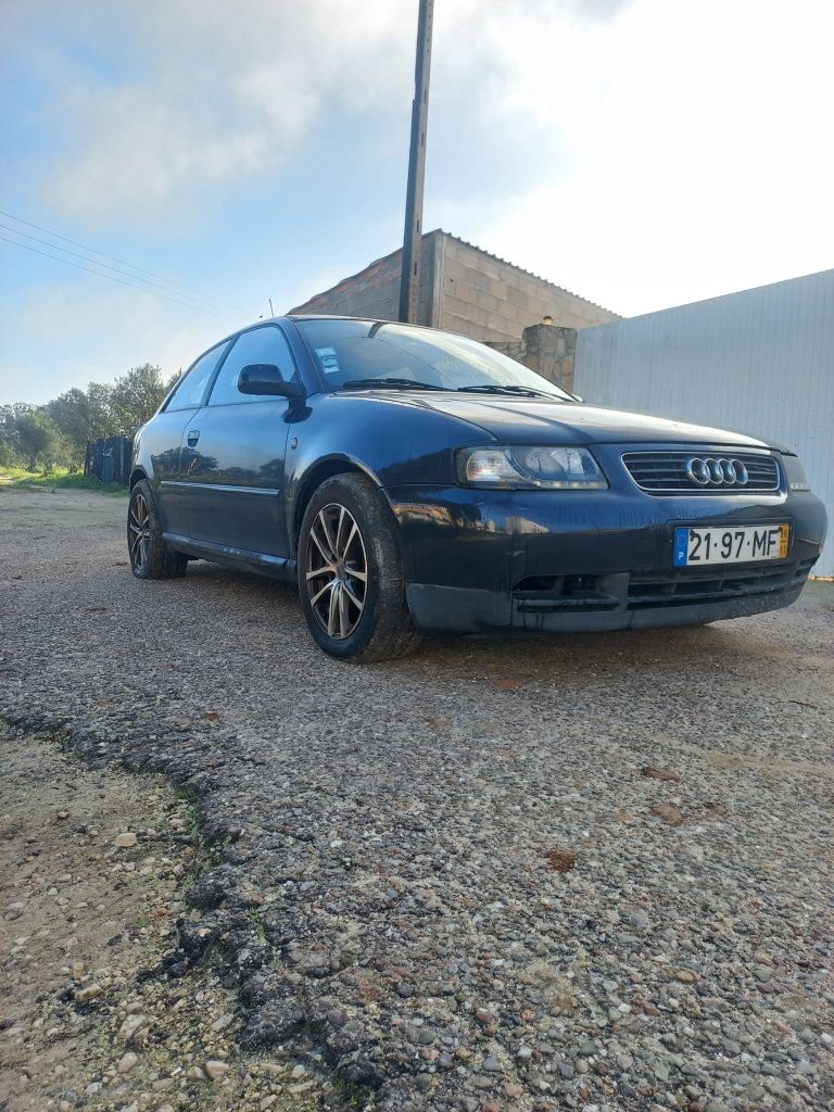 Audi a3 1.6 gasolina com avaria