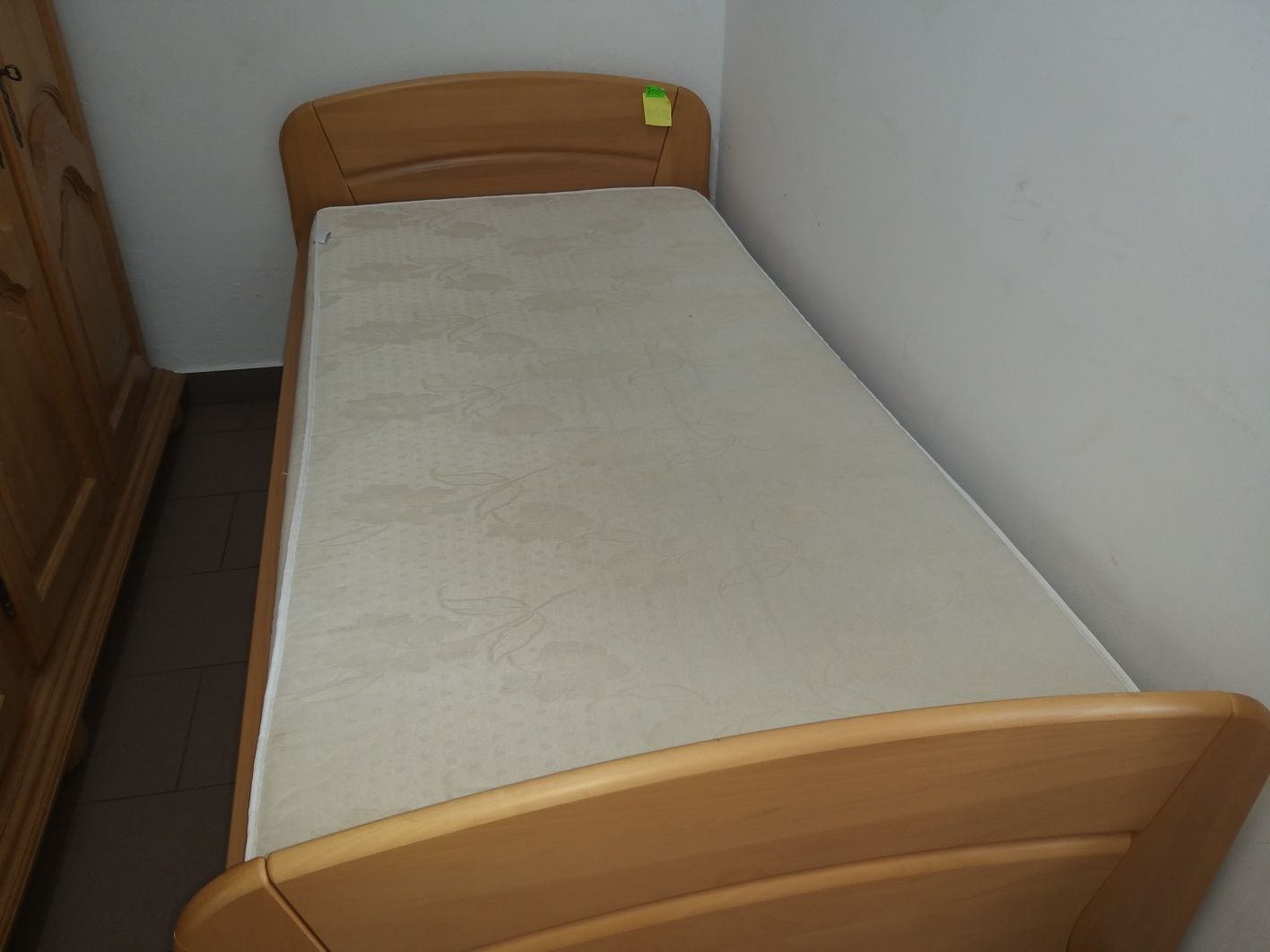 Łóżko 100x200 cm solidne stelaż szczebelkowy ładny materac stan bdb