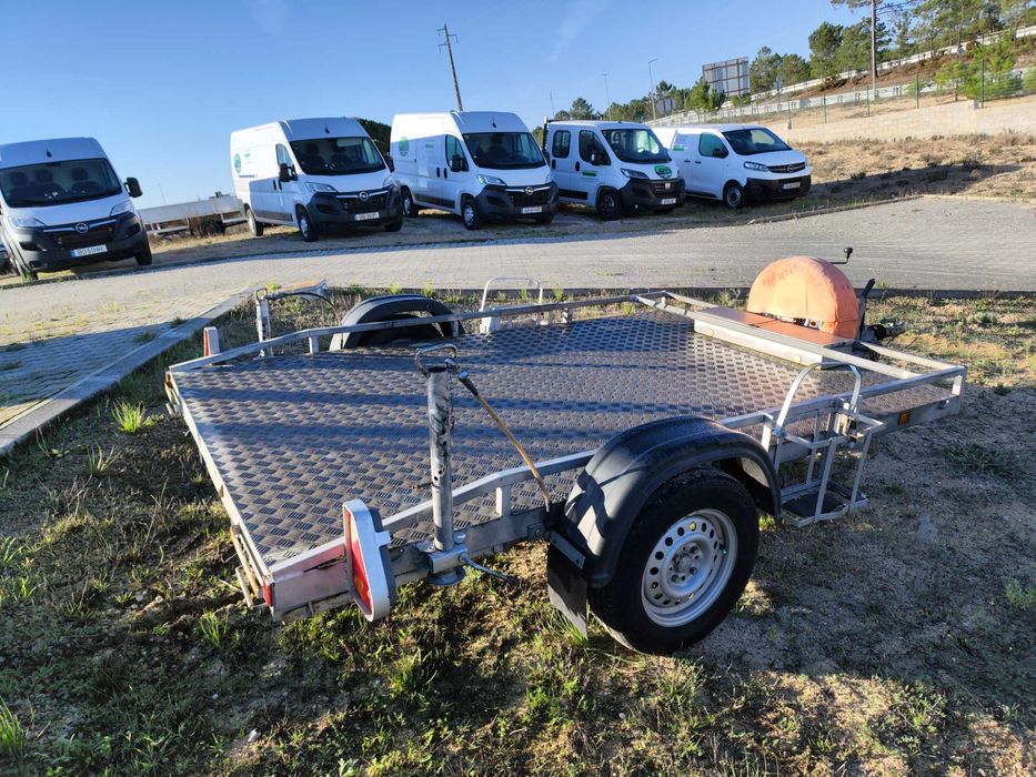 Atrelado porta carro