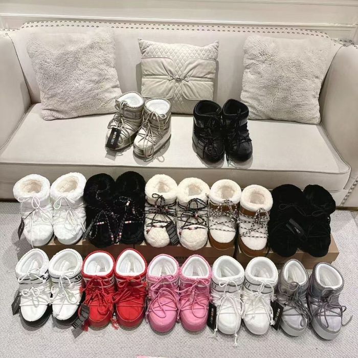 Чоботи, снігоходи, мунбути Moon Boot