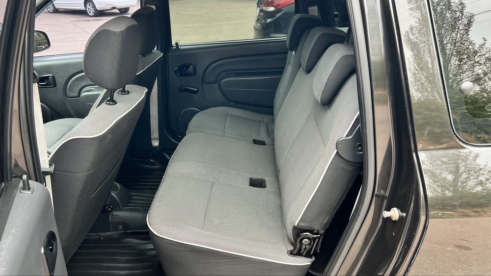 Dacia Logan 2012 рік ГБО 7 місць