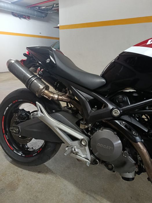 Ducati Monster 696