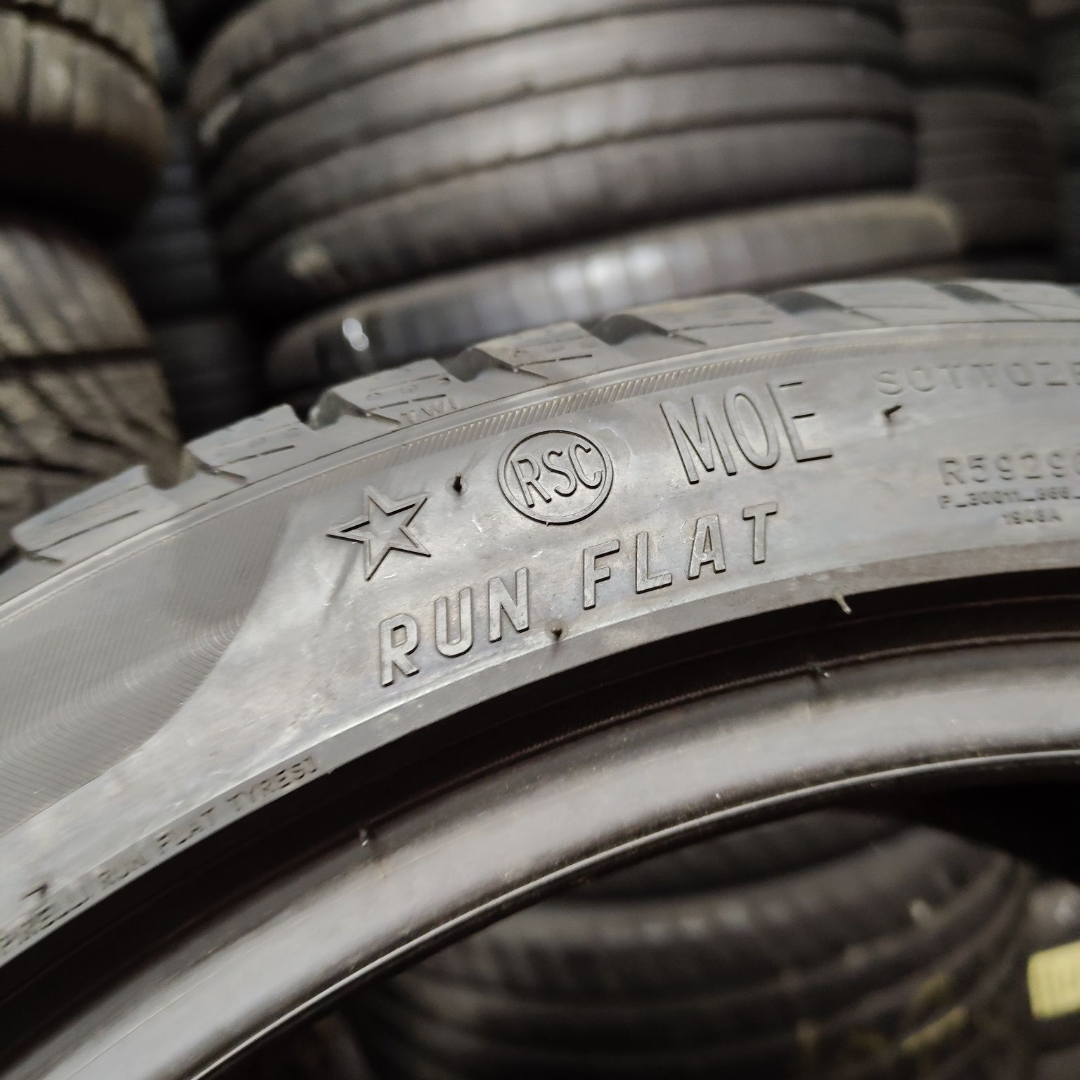 275/35/19 XL Run Flat Pirelli