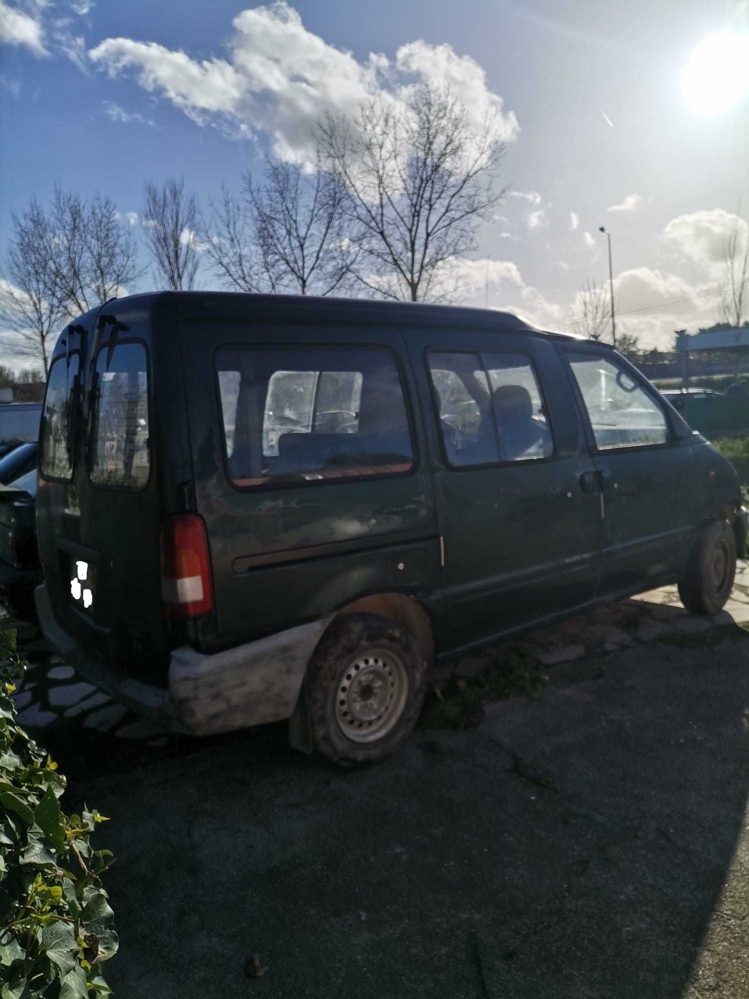 Carrinha Nissan Vanette de 1997 para peças