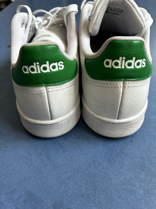Кросівки чоловічі демісезонні Adidas ADVANTAGE F36424 р.44 2/3 білі