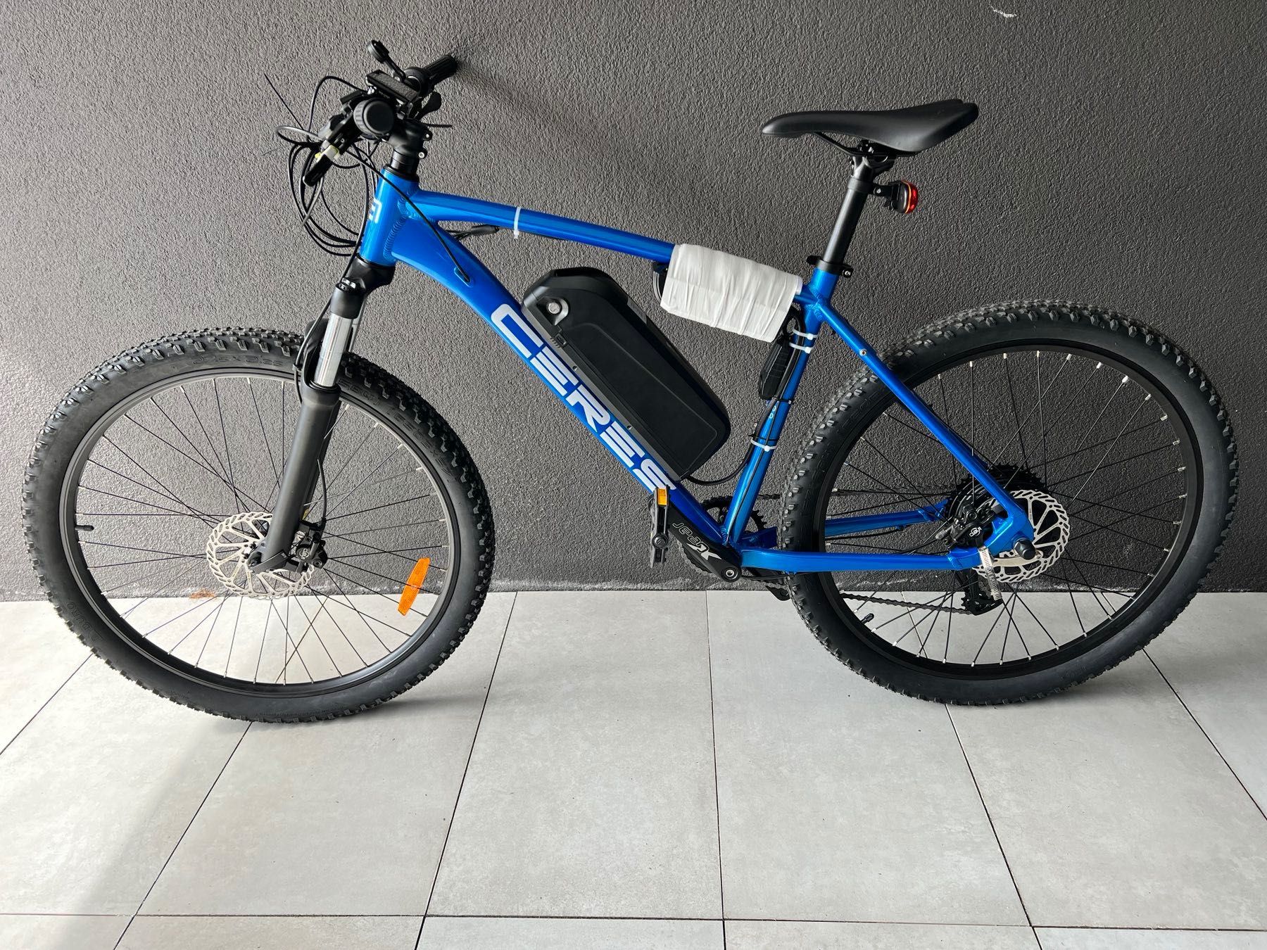 Rower elektryczny na wynajem Electric bike for ren