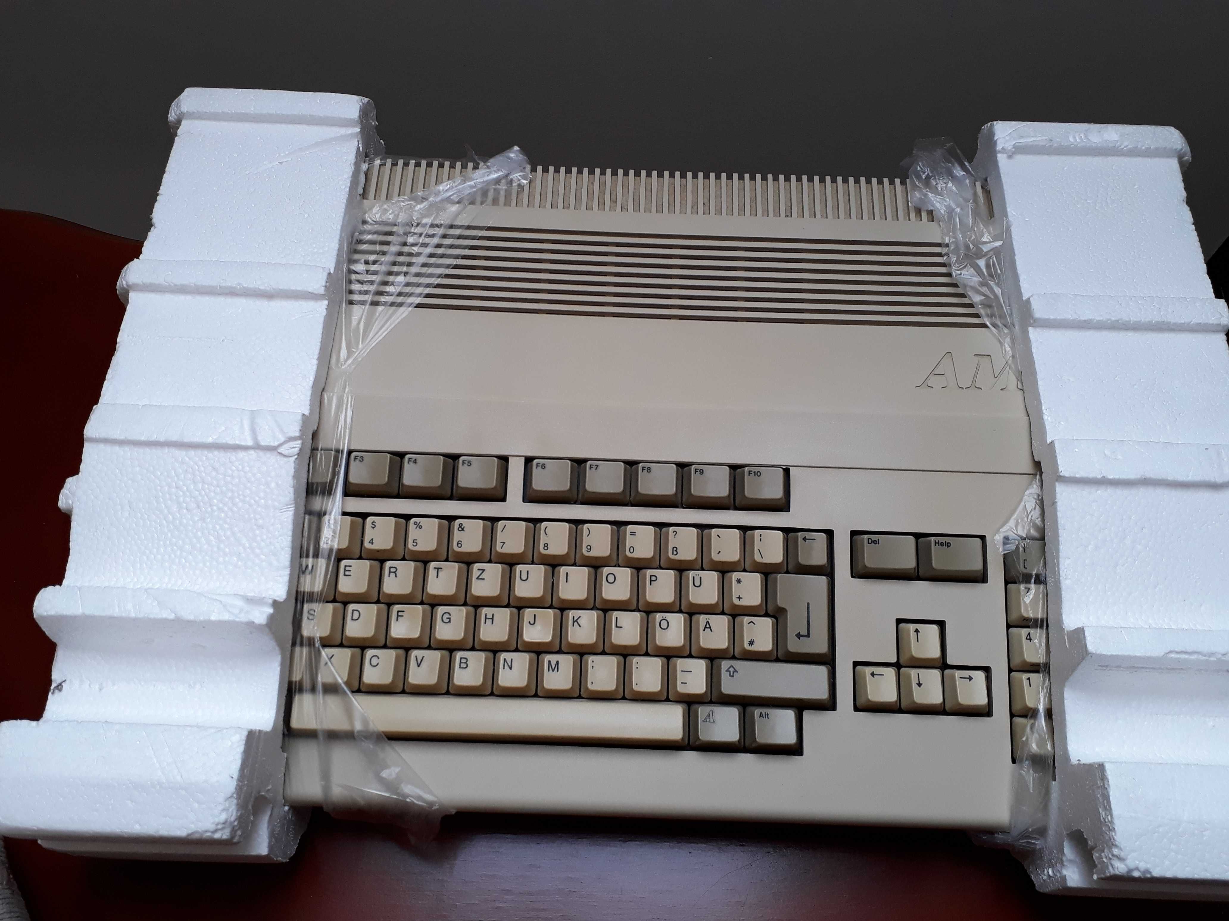 Commodore Amiga 500  - zasilacz - sprawna - dobry stan plus -Plomby