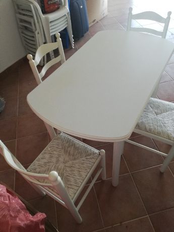 Mesa e 4 cadeiras