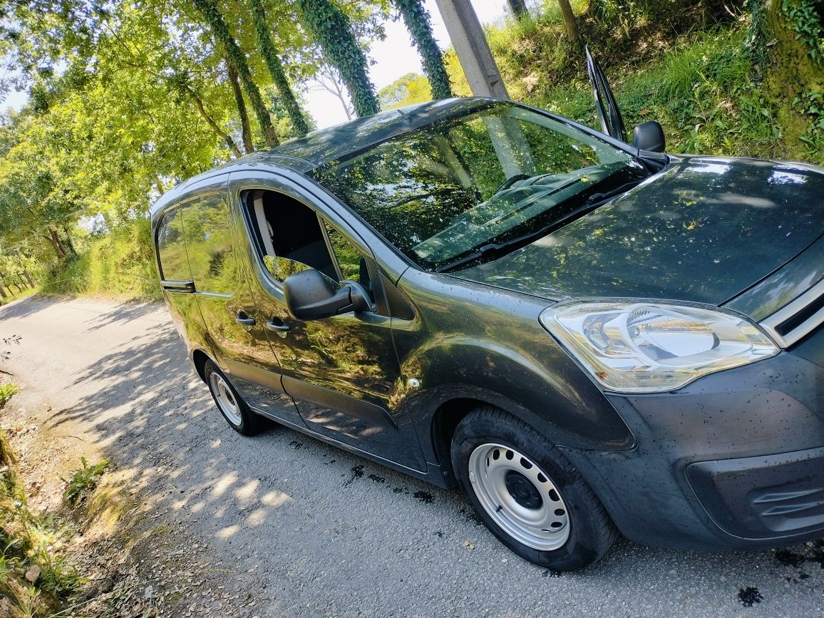 Citroën berligo ano 2017 com 100cv ...com 167 miil km. CINZA