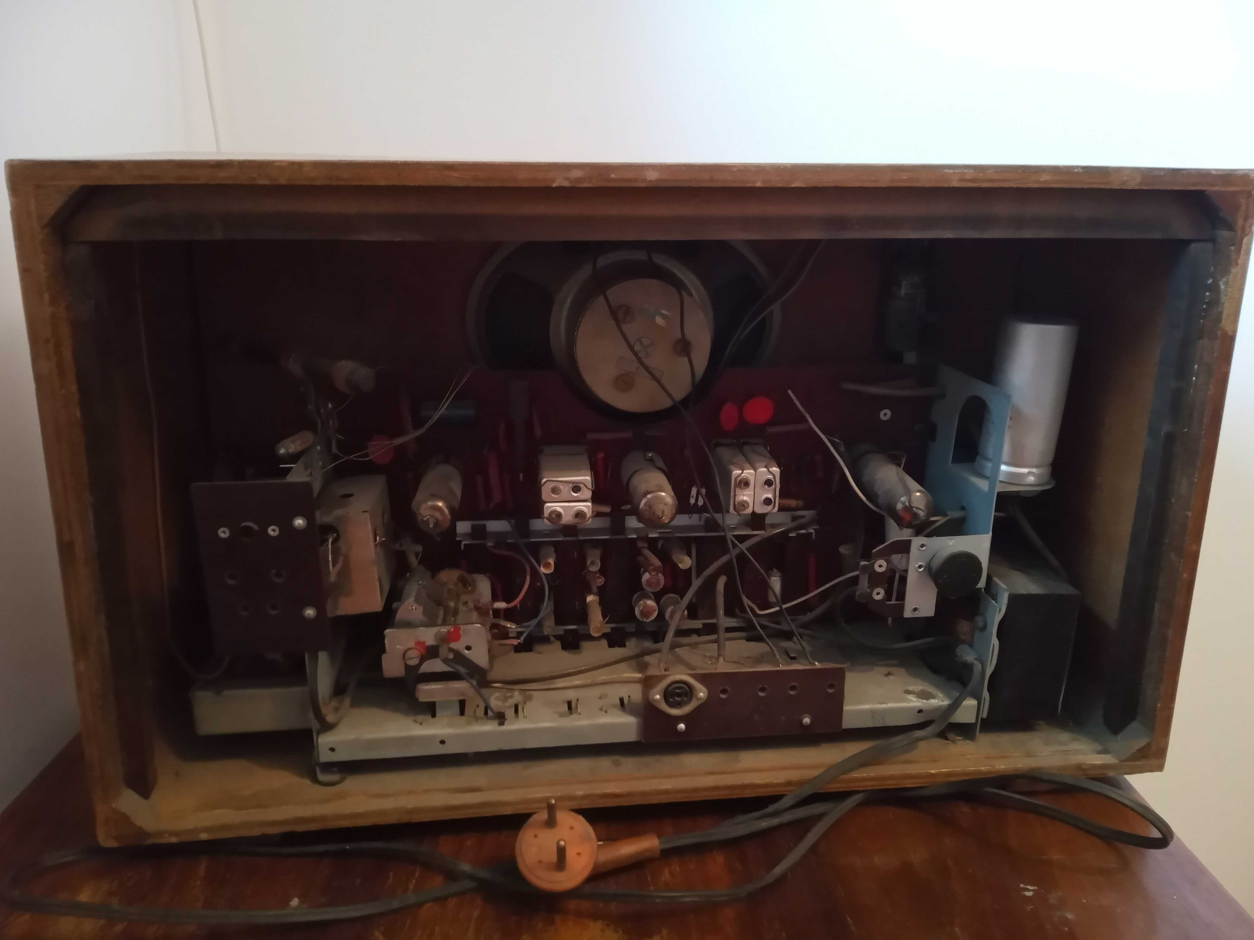 Zabytkowe Radio lampowe Światowid 3201 z funkcją Bluetooth!