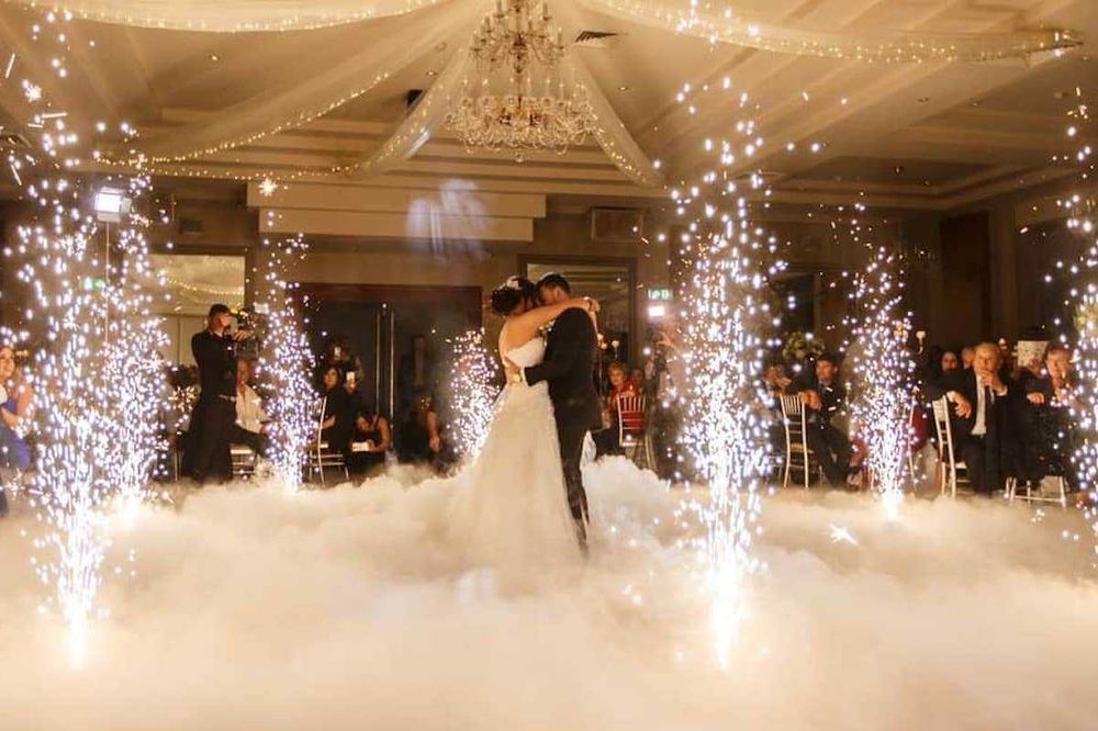 Fotobudka Napis LOVE Ciężki dym Fontanny Iskier Balony z helem BARMIX