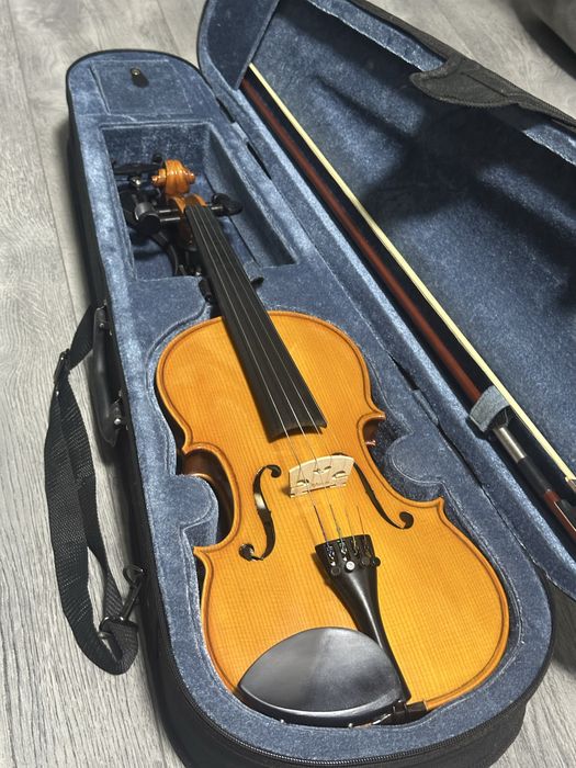 Продаю скрипку Valencia V400 4/4