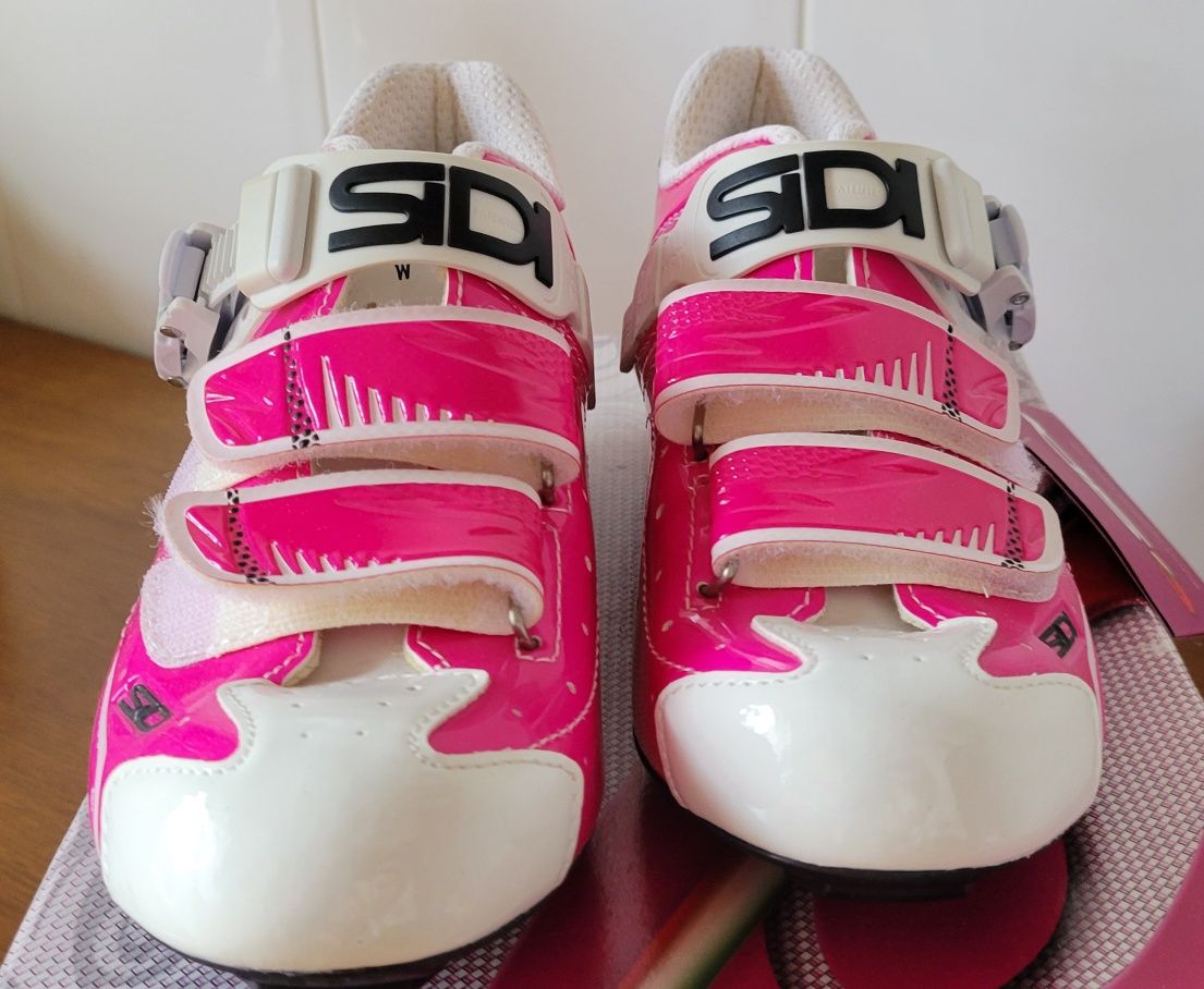 Sapatos ciclismo SIDI Tam. 39. Novos

Entrega em mão em Vila Franca de