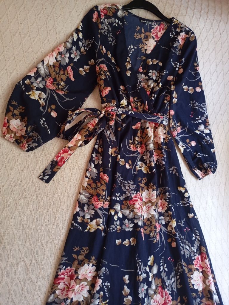 SHEIN M niesamowita długa sukienka maxi granatowa w kwiaty wyjściowa