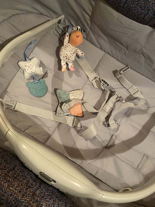 Chicco Baby hug 4in1 łóżeczko przenośne krzesełko na kółkach