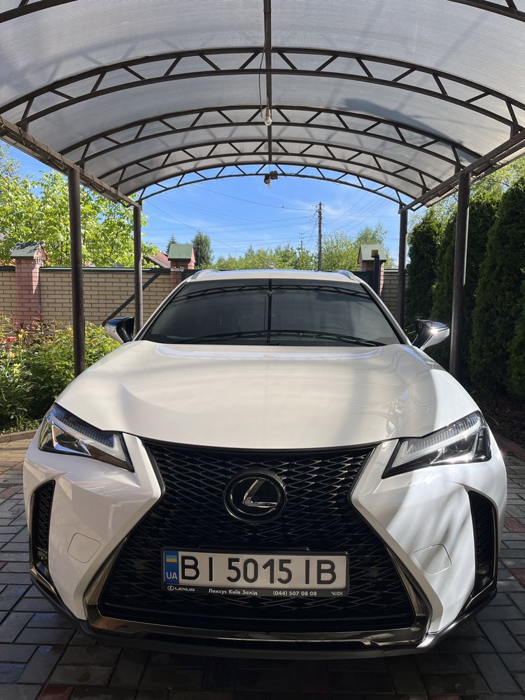 Срочно Lexus UX 200 F-Sport