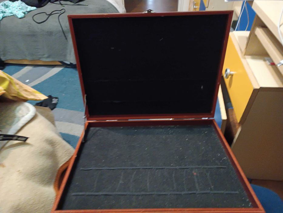 Дерев'яна коробка