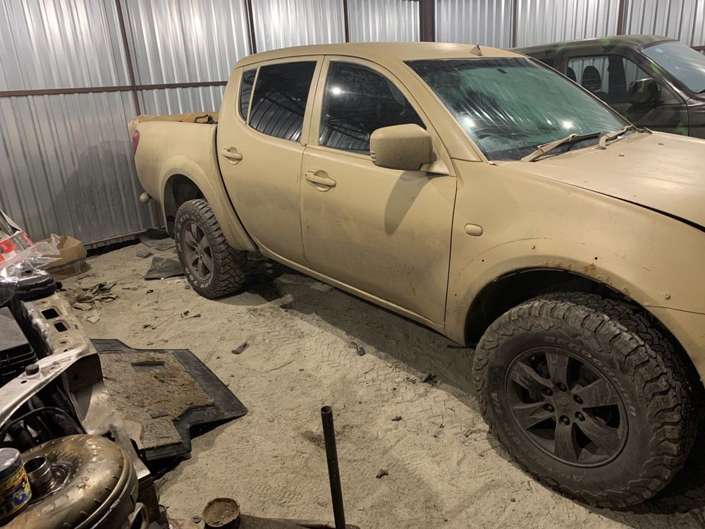 Разборка запчасти Mitsubishi L200 2001 2008г ступица рычаг стекло мост