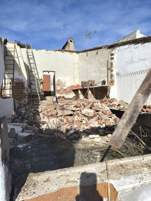 Dá -se entulho limpo em grande quantidade