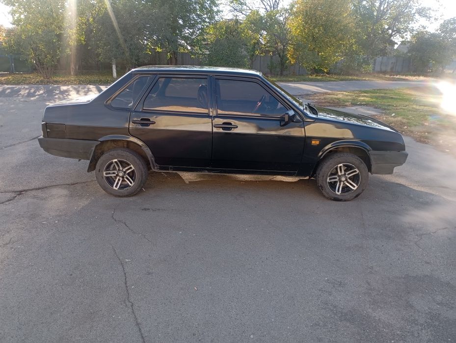 Продам авто ваз-2199 на полном ходу