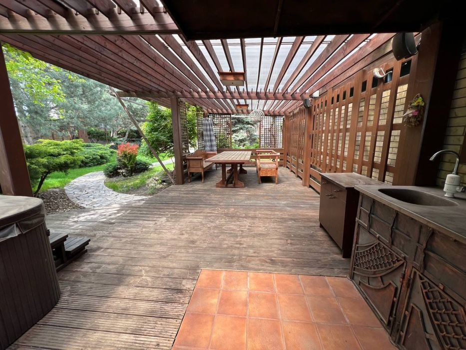 Продам дом на правом берегу реки Днепр пос.Ямбург с.Днепровое