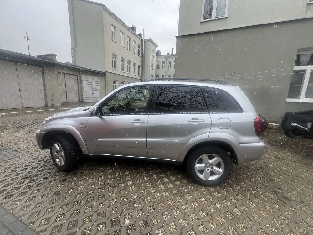 Sprzedam toyora rav4 2.0 d4d