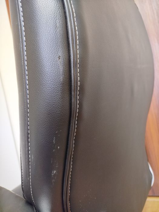 Офісне крісло Аклас. М'яке крісло на колесах