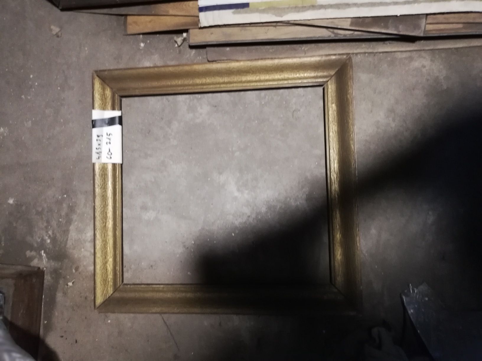 Nr 215 Stara złota rama do obrazu, lustra wymiar 41,5x39 cm